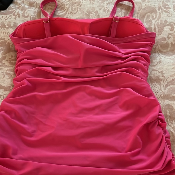 Ocean Blue Hot pink tankini top with removable straps size large - Picture 5 of 5